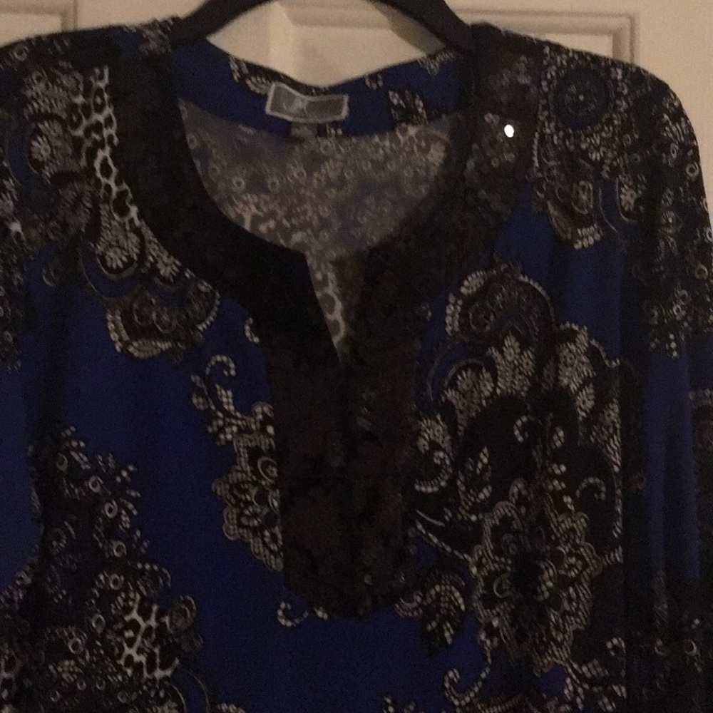 Blouse - Picture 2 of 3